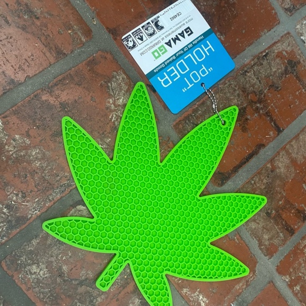 "Pot" potholder😆make someone smile with this hilarious yet practical gift!